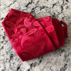 VAN HEUSEN 100% SILK RED ROSE PAISLEY TIE